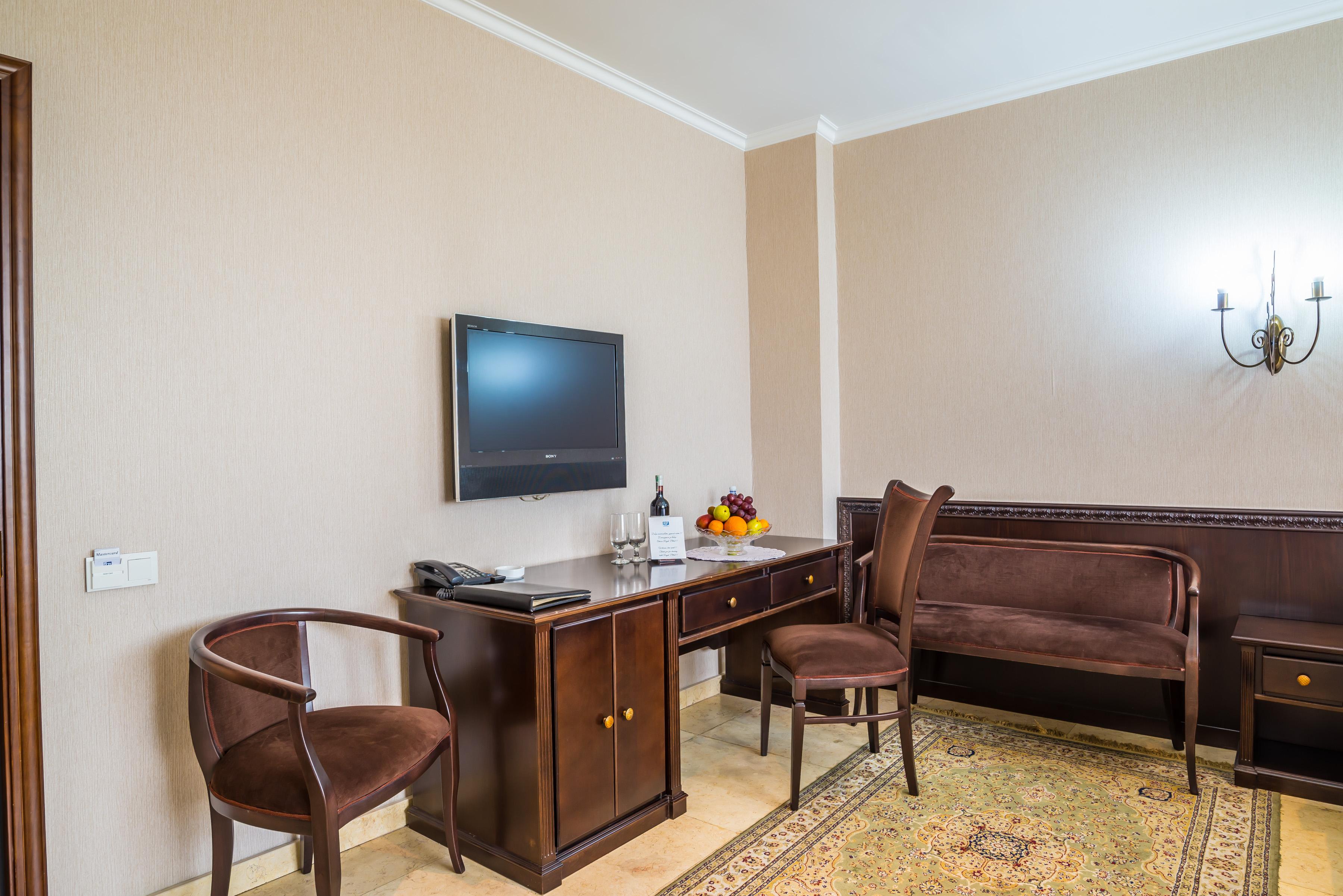 Royal Petrol Hotel Almatı Dış mekan fotoğraf